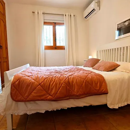 Villa Charming With Private Pool And Partial Sea View