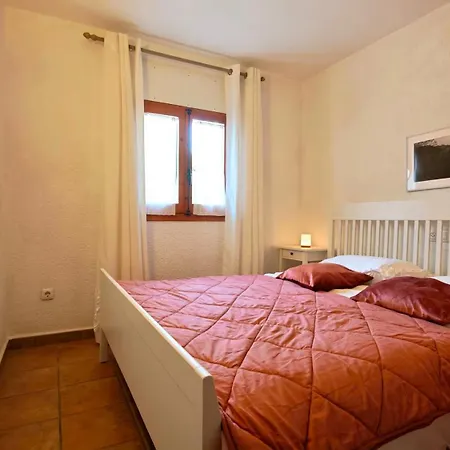 Charming With Private Pool And Partial Sea View *