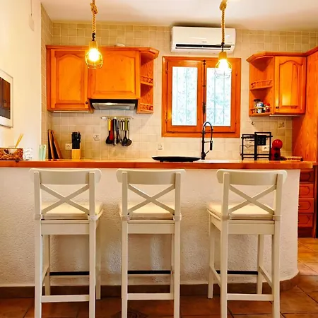 Villa Charming With Private Pool And Partial Sea View