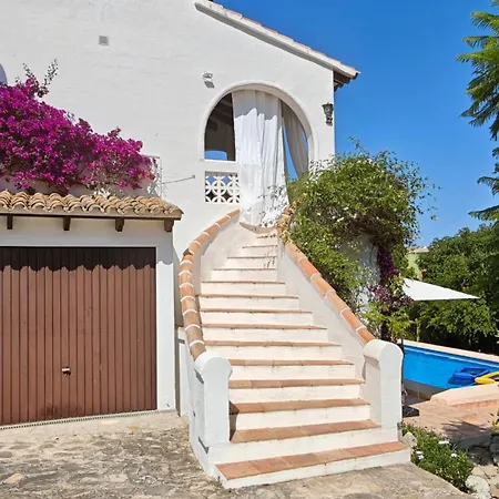 Charming With Private Pool And Partial Sea View