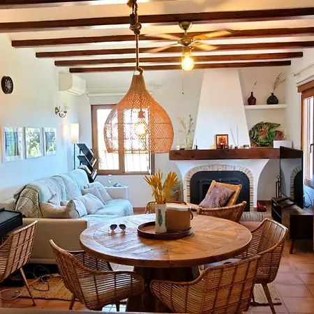 Charming With Private Pool And Partial Sea View فيلة كومبري ديل سول