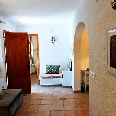 Charming With Private Pool And Partial Sea View